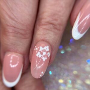 nails-ltpink-floral-closeup2