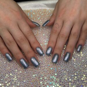 nails-silver-metallic